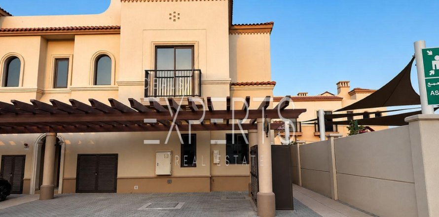 Townhouse de 3 dormitorios en Khalifa City, UAE No. 224229