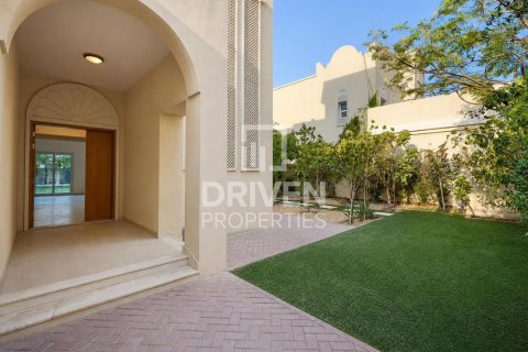 2 bedrooms Villa in District 16, UAE No. 211193 19