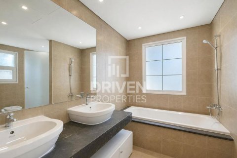 2 bedrooms Villa in District 16, UAE No. 211193 18