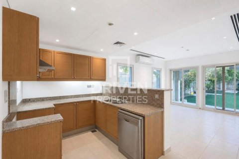 2 bedrooms Villa in District 16, UAE No. 211193 11