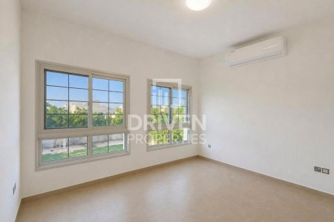 2 bedrooms Villa in District 16, UAE No. 211193 5
