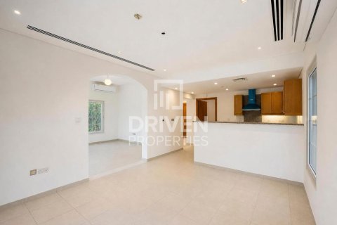 2 bedrooms Villa in District 16, UAE No. 211193 4