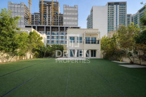 2 bedrooms Villa in District 16, UAE No. 211193 22