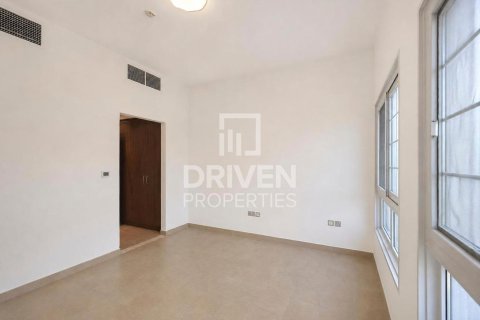 2 bedrooms Villa in District 16, UAE No. 211193 7