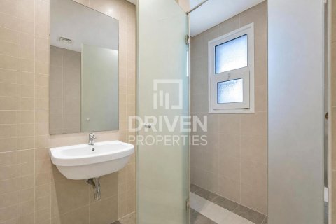 2 bedrooms Villa in District 16, UAE No. 211193 16
