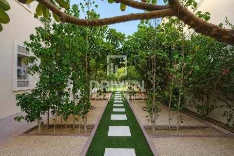 2 bedrooms Villa in District 16, UAE No. 211193 20