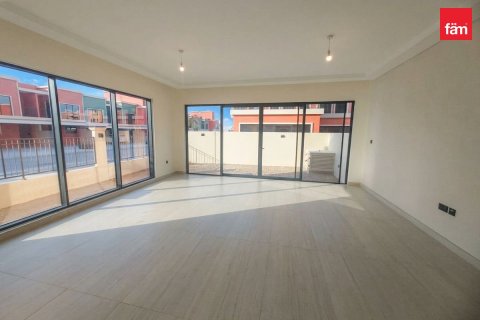 5 bedrooms Townhouse in Dubai, UAE No. 215644 3