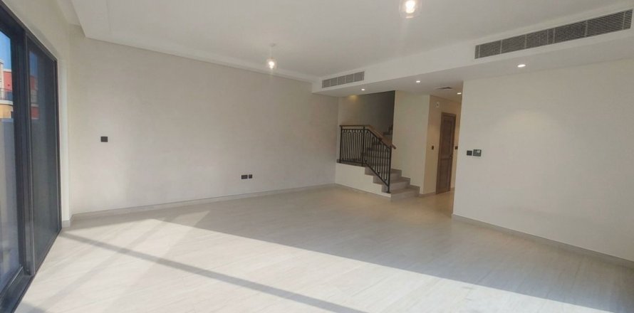 5 bedrooms Townhouse in Dubai, UAE No. 215644