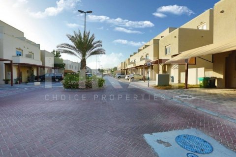 5 bedrooms Villa in Abu Dhabi, UAE No. 11943 8