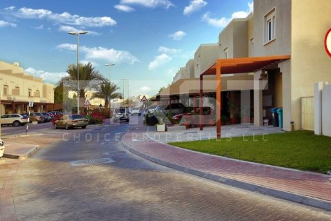 5 bedrooms Villa in Abu Dhabi, UAE No. 11943 4