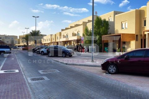 5 bedrooms Villa in Abu Dhabi, UAE No. 11943 9