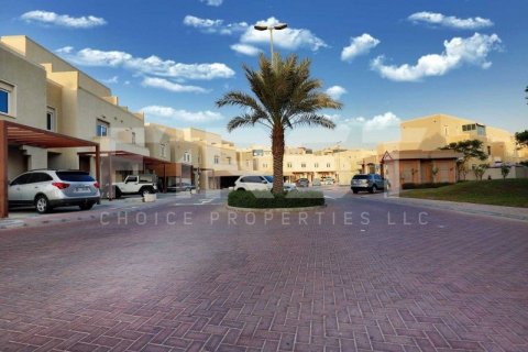5 bedrooms Villa in Abu Dhabi, UAE No. 11943 7
