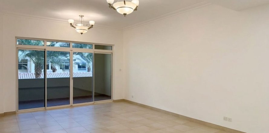 Appartement de 2 chambres à Dubai, UAE No. 221973