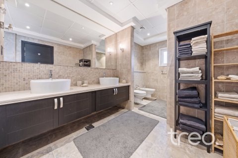 5 bedrooms Villa in Regional, UAE No. 224974