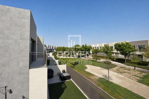 3 غرف نوم فيلا في EMAAR South, الإمارات العربية المتحدة رقم 215189 26