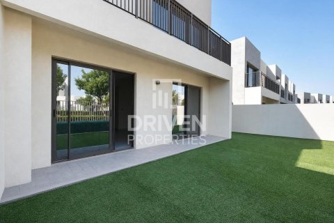 3 غرف نوم فيلا في EMAAR South, الإمارات العربية المتحدة رقم 215189 29