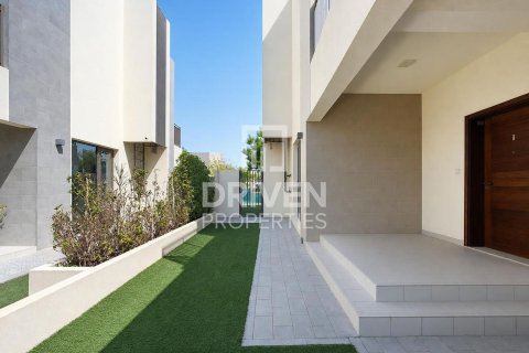 3 غرف نوم فيلا في EMAAR South, الإمارات العربية المتحدة رقم 215189 28