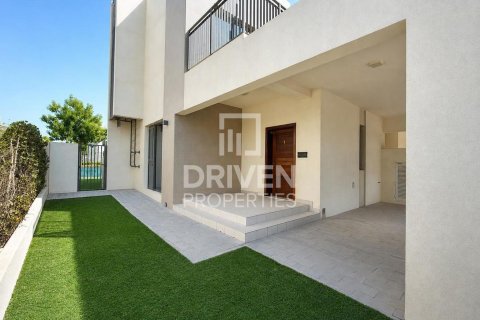 3 غرف نوم فيلا في EMAAR South, الإمارات العربية المتحدة رقم 215189 3