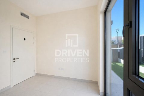 3 غرف نوم فيلا في EMAAR South, الإمارات العربية المتحدة رقم 215189 11