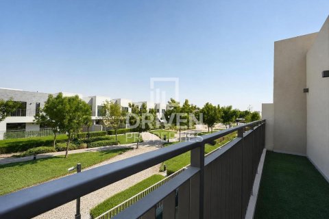 3 غرف نوم فيلا في EMAAR South, الإمارات العربية المتحدة رقم 215189 25