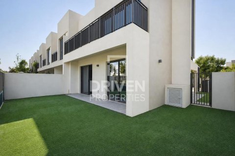 3 غرف نوم فيلا في EMAAR South, الإمارات العربية المتحدة رقم 215189