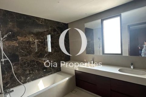 Вилла с 5 спальнями в Абу-Даби, ОАЭ №115105 4