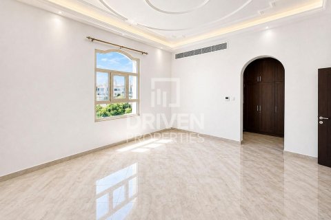Villa de 5 dormitorios en Al Barsha South, UAE No. 221396 4