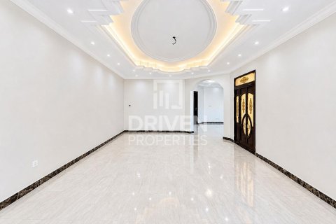 Villa de 5 dormitorios en Al Barsha South, UAE No. 221396 5