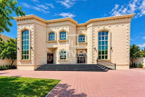 Villa de 5 dormitorios en Al Barsha South, UAE No. 221396