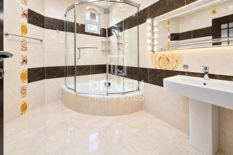 Villa de 5 dormitorios en Al Barsha South, UAE No. 221396 11