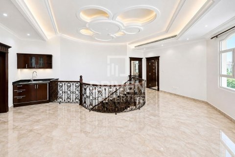 Villa de 5 dormitorios en Al Barsha South, UAE No. 221396 9