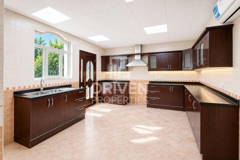 Villa de 5 dormitorios en Al Barsha South, UAE No. 221396 6