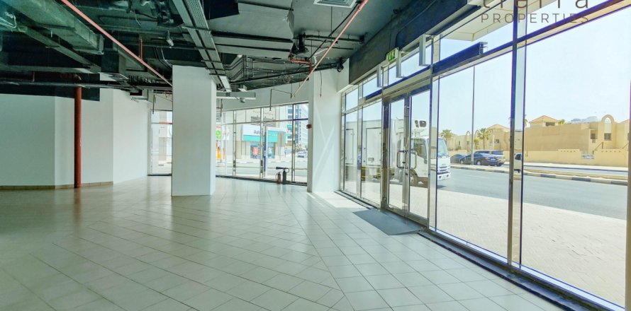 Commercial property de 848.8m² à Dubai, UAE No. 47634