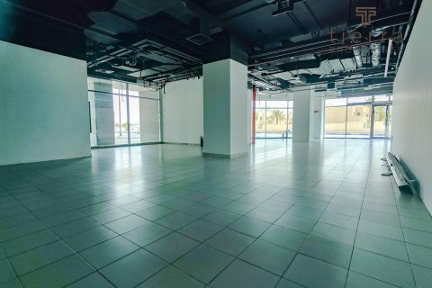 Commercial property de 848.8m² à Dubai, UAE No. 47634 3