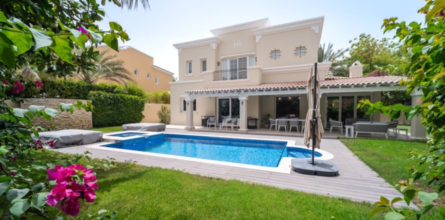 Villa de 4 dormitorios en Discovery Gardens, UAE No. 203514