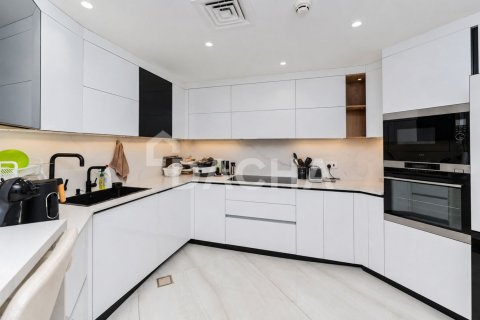 Apartment de 3 dormitorios en Shoreline Apartments, UAE No. 207824 8