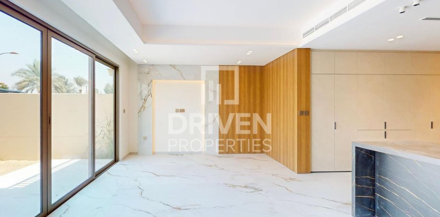 Villa de 3 dormitorios en Jumeirah Golf Estates, UAE No. 221526