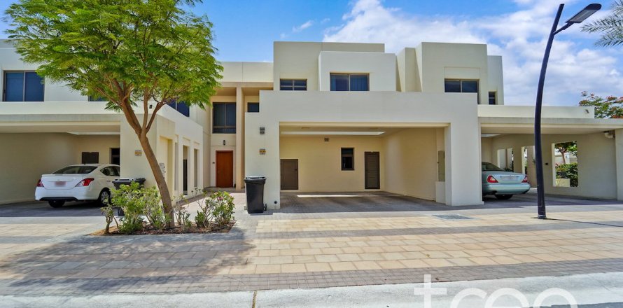 Villa de 3 dormitorios en Hayat Townhouses, UAE No. 206224