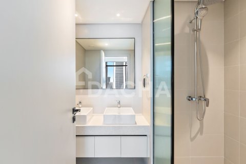 Квартира с 2 спальнями в EMAAR Beachfront, ОАЭ №162063 6