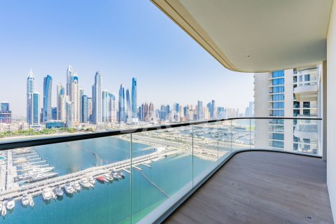 Квартира с 2 спальнями в EMAAR Beachfront, ОАЭ №162063 4