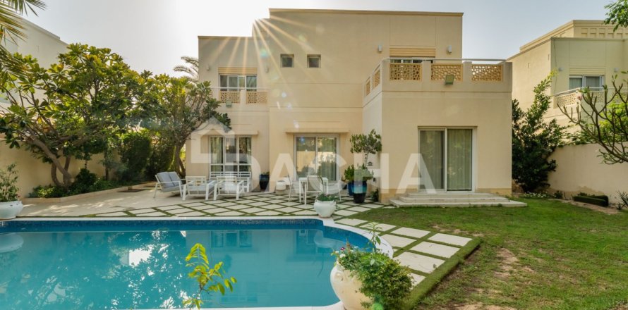 5 bedrooms Villa in Meadows, UAE No. 163493