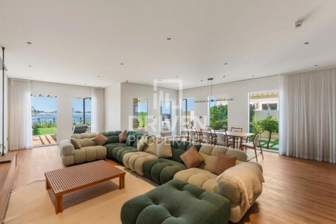 Villa de 5 dormitorios en Jumeirah, UAE No. 202789 3