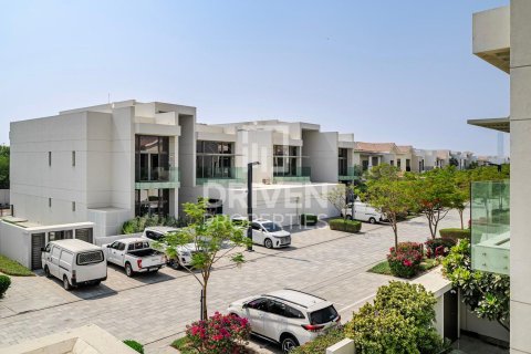Villa de 4 dormitorios en District One, UAE No. 201252 21