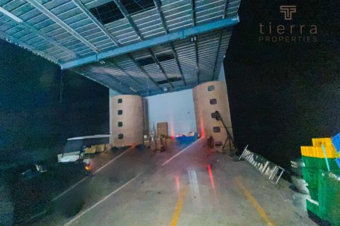 204.4m² Warehouse in Al Quoz, UAE No. 38878