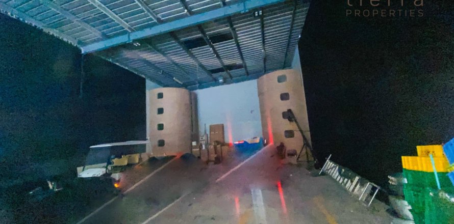204.4m² Warehouse in Al Quoz, UAE No. 38878