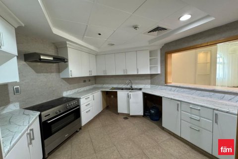 3 bedrooms Apartment in Palm Jumeirah, UAE No. 166768 8