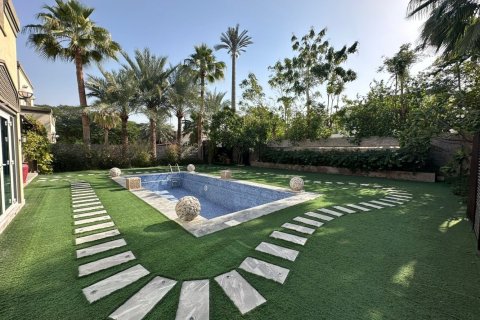 5 bedrooms Villa in Jumeirah Islands, UAE No. 213517 13