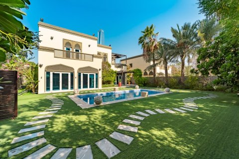 Вилла с 5 спальнями в Jumeirah Islands, ОАЭ №213517