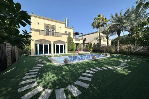 5 bedrooms Villa in Jumeirah Islands, UAE No. 213517
