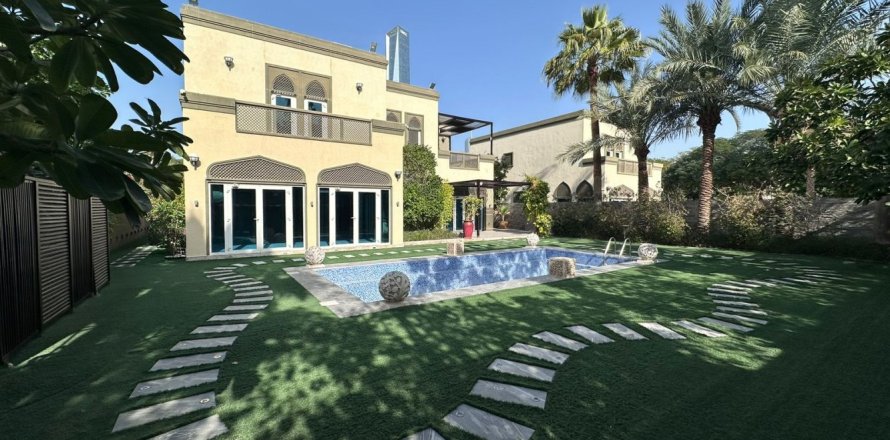 5 bedrooms Villa in Jumeirah Islands, UAE No. 213517